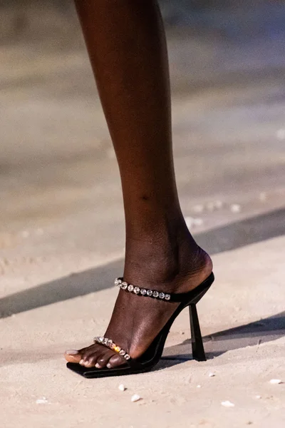 Look 99